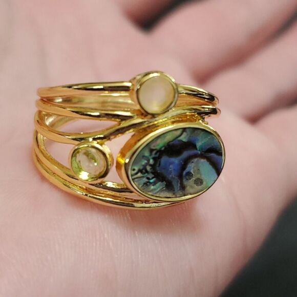 Gold tone layered looking ring - Picture 2 of 9